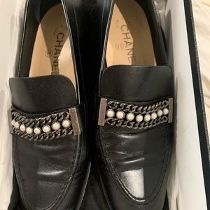 Gently worn calfskin Chanel loafers. Gorgeous pearl accent.